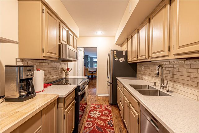 957 East Avenue, Rochester, NY 14607