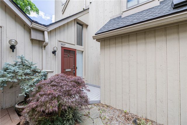 957 East Avenue, Rochester, NY 14607