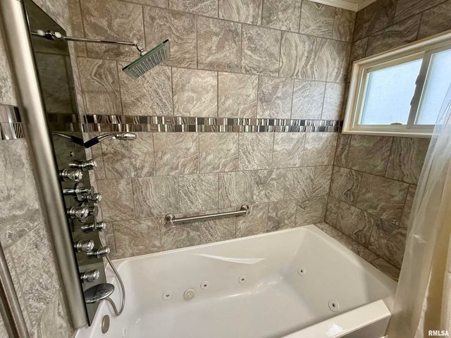 331 6TH Street, Colona, IL 61241