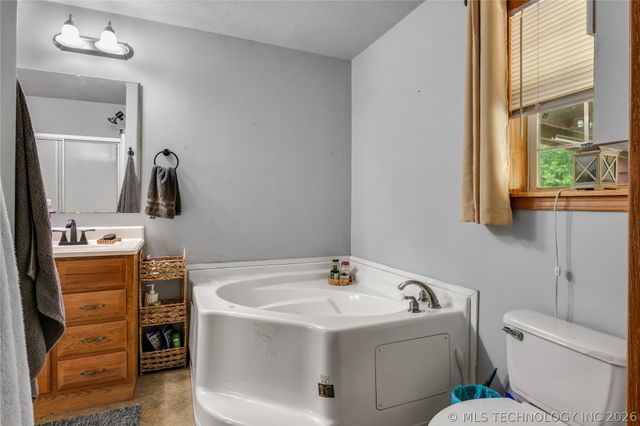 17255 E 394 Road, Claremore, OK 74017