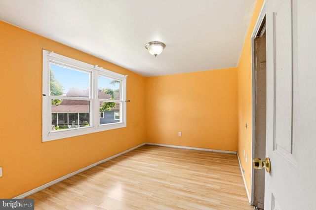 8 HEATH LN, Willingboro, NJ 08046
