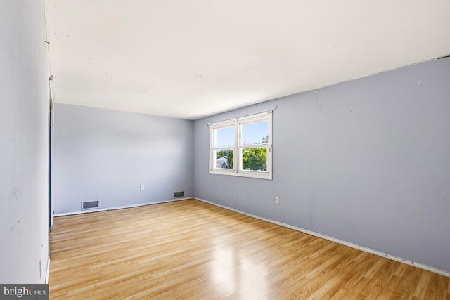 8 HEATH LN, Willingboro, NJ 08046