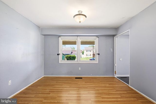8 HEATH LN, Willingboro, NJ 08046