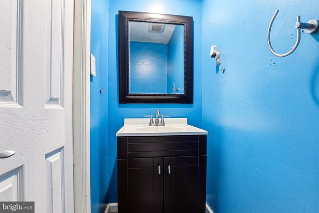 8 HEATH LN, Willingboro, NJ 08046