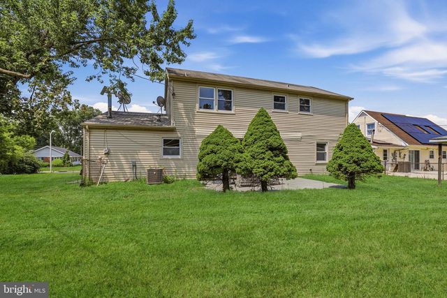 8 HEATH LN, Willingboro, NJ 08046