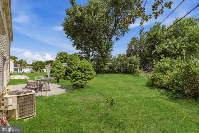 8 HEATH LN, Willingboro, NJ 08046
