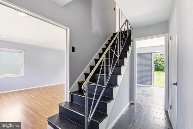 8 HEATH LN, Willingboro, NJ 08046