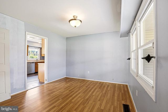 8 HEATH LN, Willingboro, NJ 08046