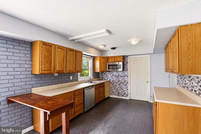 8 HEATH LN, Willingboro, NJ 08046