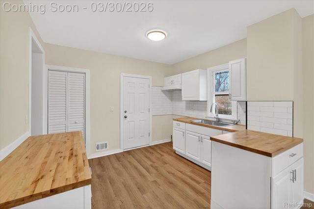 25 W Rockwood Street, Ecorse, MI 48229