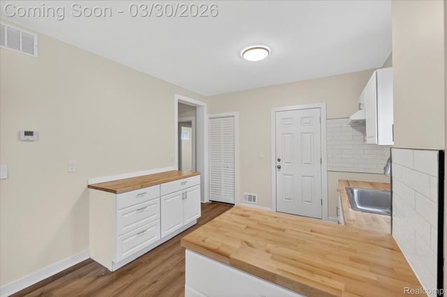 25 W Rockwood Street, Ecorse, MI 48229