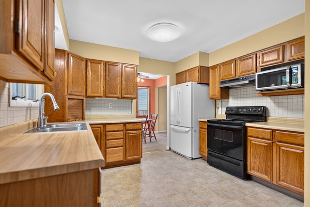 911 David Street, Antioch, IL 60002