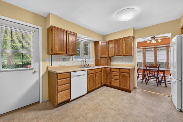 911 David Street, Antioch, IL 60002