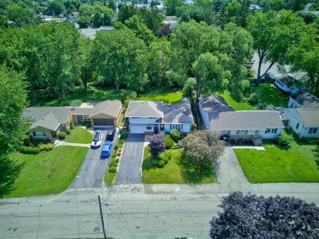911 David Street, Antioch, IL 60002