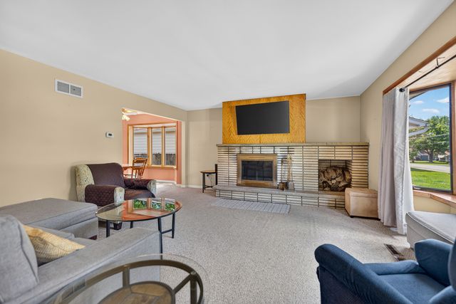 911 David Street, Antioch, IL 60002