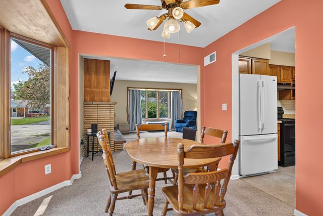 911 David Street, Antioch, IL 60002