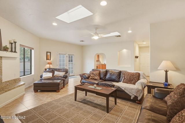 8512 N La Oesta Avenue, Tucson, AZ 85704