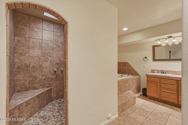 8512 N La Oesta Avenue, Tucson, AZ 85704