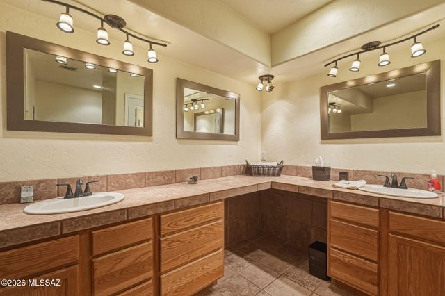 8512 N La Oesta Avenue, Tucson, AZ 85704