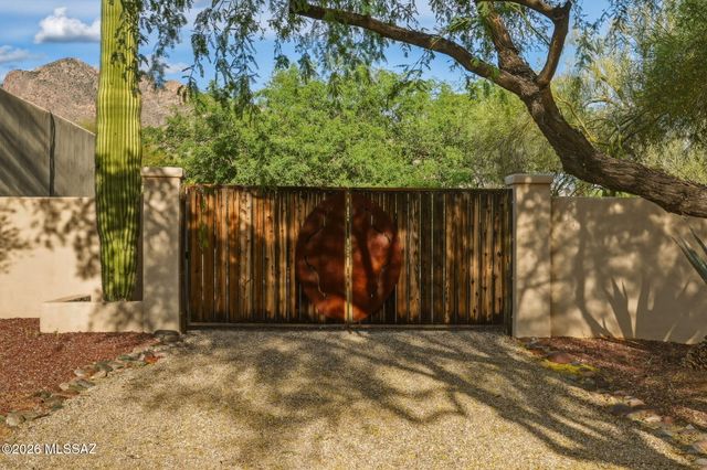 8512 N La Oesta Avenue, Tucson, AZ 85704