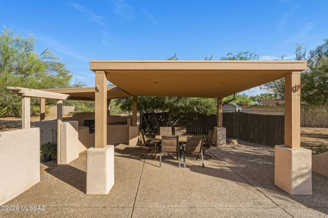 8512 N La Oesta Avenue, Tucson, AZ 85704