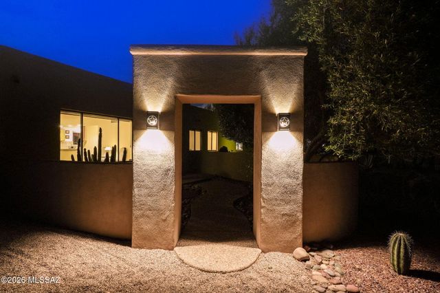 8512 N La Oesta Avenue, Tucson, AZ 85704