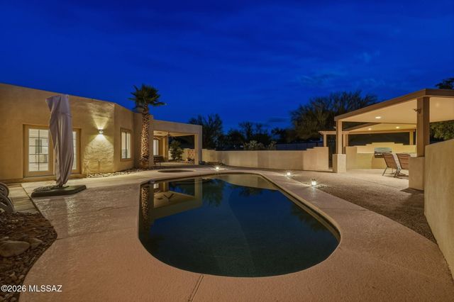 8512 N La Oesta Avenue, Tucson, AZ 85704