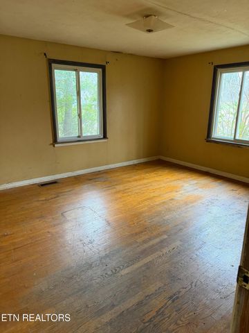 1337 Mcarthur Rd, Maryville, TN 37804