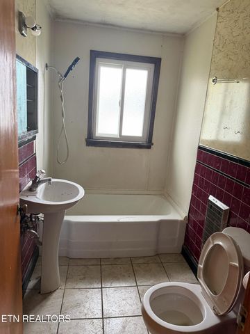 1337 Mcarthur Rd, Maryville, TN 37804