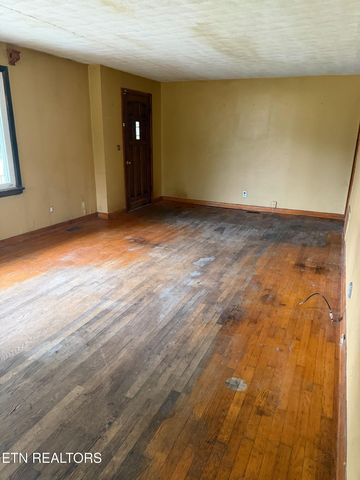 1337 Mcarthur Rd, Maryville, TN 37804