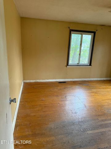 1337 Mcarthur Rd, Maryville, TN 37804