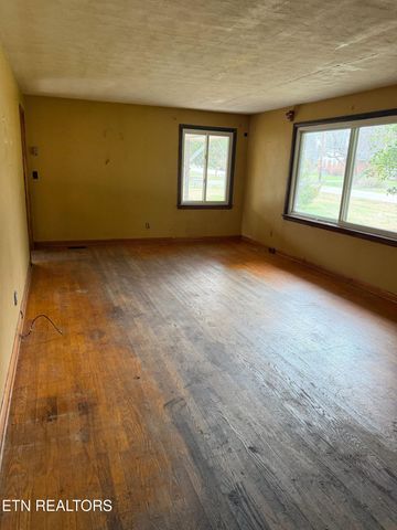 1337 Mcarthur Rd, Maryville, TN 37804