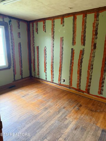 1337 Mcarthur Rd, Maryville, TN 37804