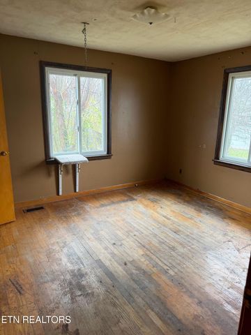 1337 Mcarthur Rd, Maryville, TN 37804