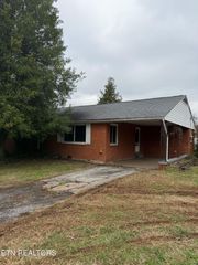 1337 Mcarthur Rd, Maryville, TN 37804