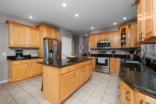 408 Tombergs Drive, Eldridge, IA 52748