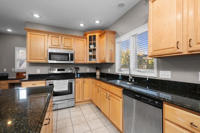 408 Tombergs Drive, Eldridge, IA 52748