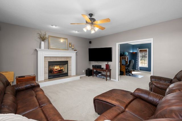 408 Tombergs Drive, Eldridge, IA 52748