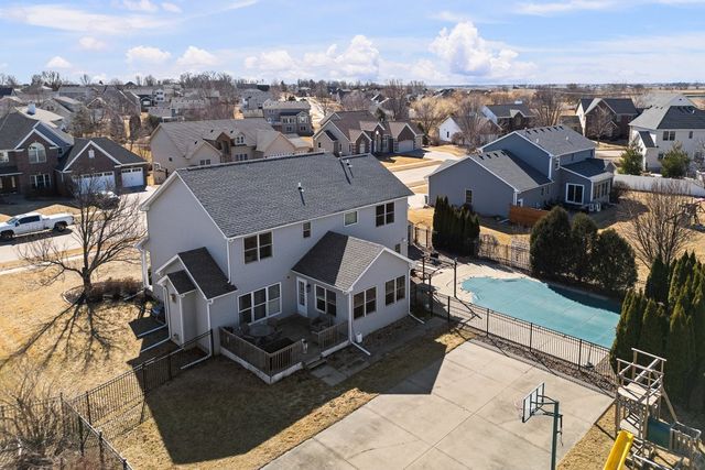 408 Tombergs Drive, Eldridge, IA 52748