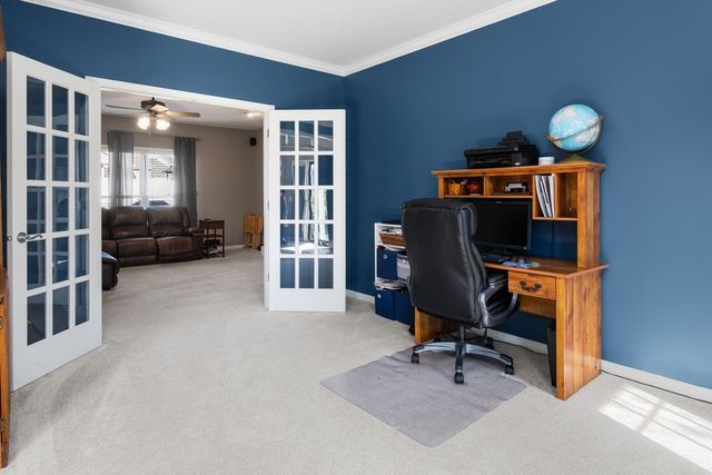 408 Tombergs Drive, Eldridge, IA 52748