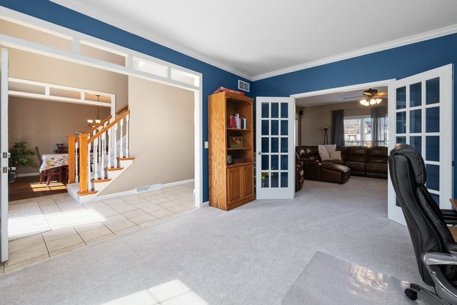 408 Tombergs Drive, Eldridge, IA 52748