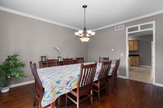 408 Tombergs Drive, Eldridge, IA 52748