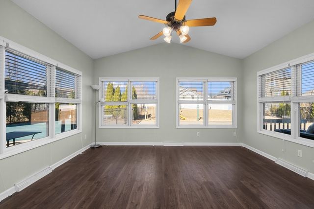 408 Tombergs Drive, Eldridge, IA 52748