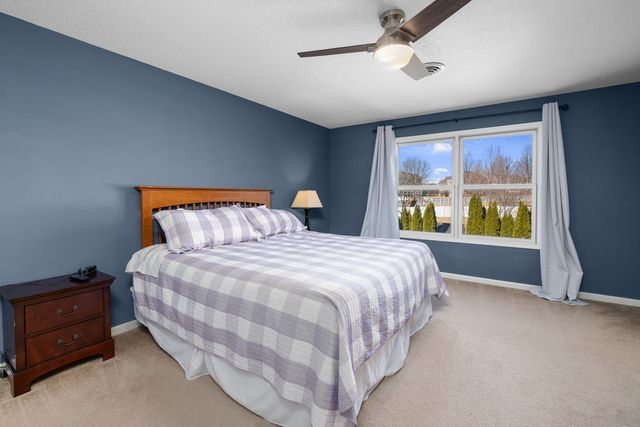 408 Tombergs Drive, Eldridge, IA 52748