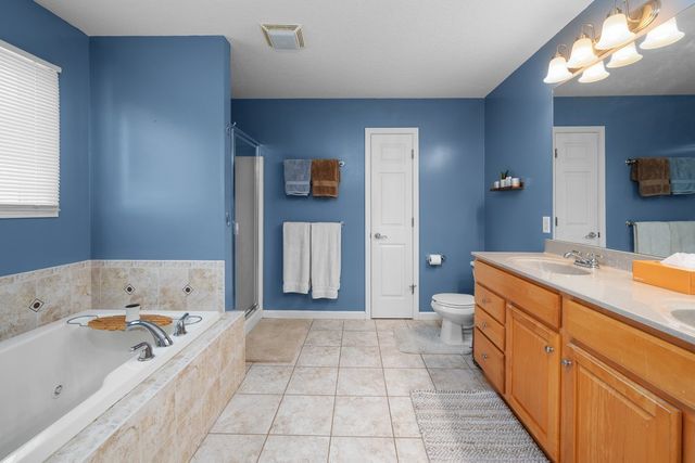 408 Tombergs Drive, Eldridge, IA 52748