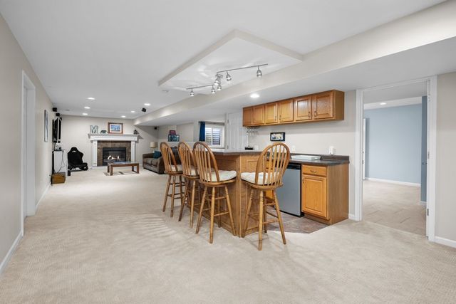 408 Tombergs Drive, Eldridge, IA 52748