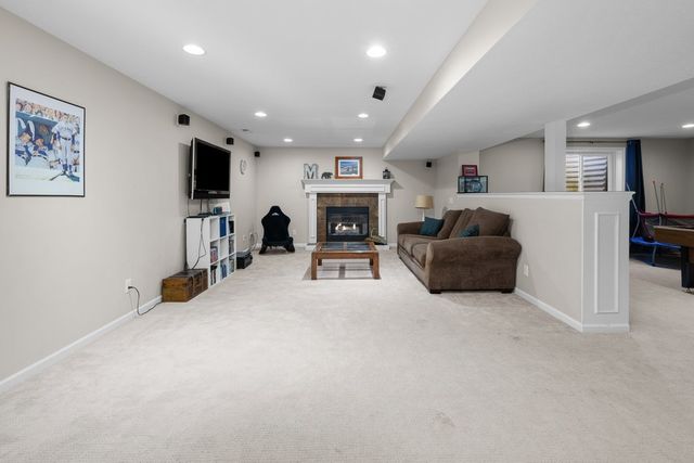 408 Tombergs Drive, Eldridge, IA 52748