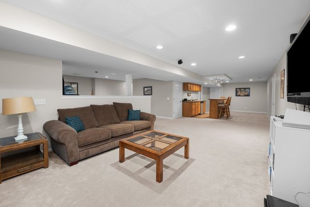 408 Tombergs Drive, Eldridge, IA 52748