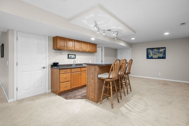 408 Tombergs Drive, Eldridge, IA 52748