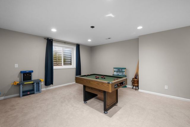 408 Tombergs Drive, Eldridge, IA 52748